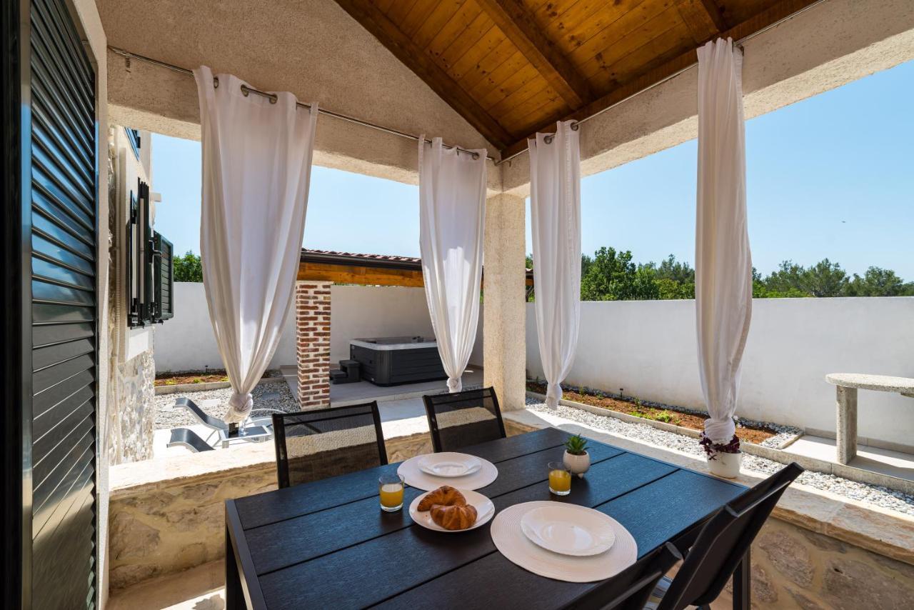 Holiday Home Figurica Novigrad  Luaran gambar
